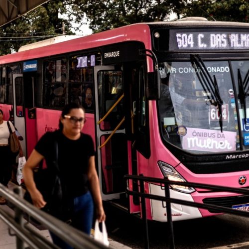 Ônibus da Mulher registra mais de 8 mil embarques na primeira semana de operação