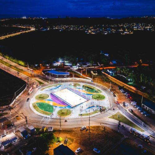 JHC entrega areninha e rotatória com área de lazer no Benedito Bentes