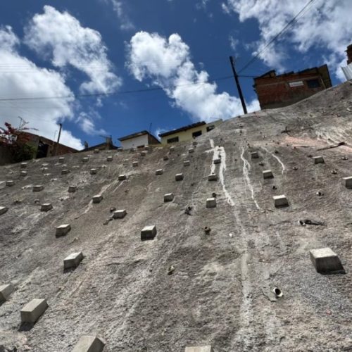 Prefeitura realiza obras simultâneas em sete encostas de Maceió