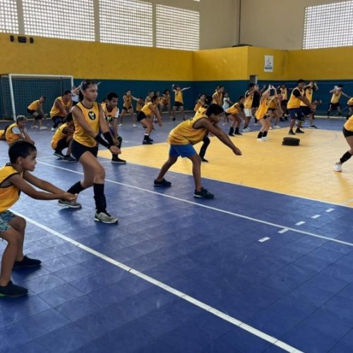 Projeto Viva Vôlei muda a vidas de crianças e adolescentes no Jacintinho