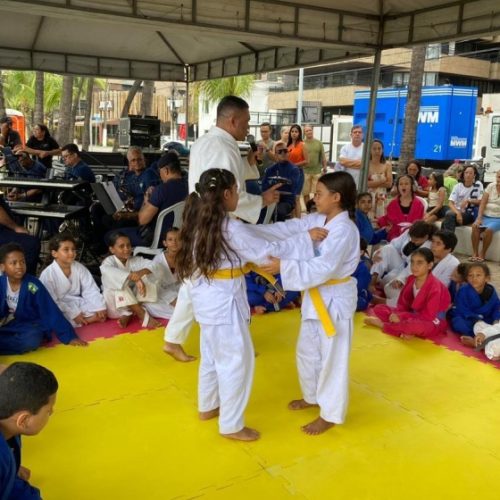 Semsc promove ação com entrega de kits para alunos do Judô na Guarda