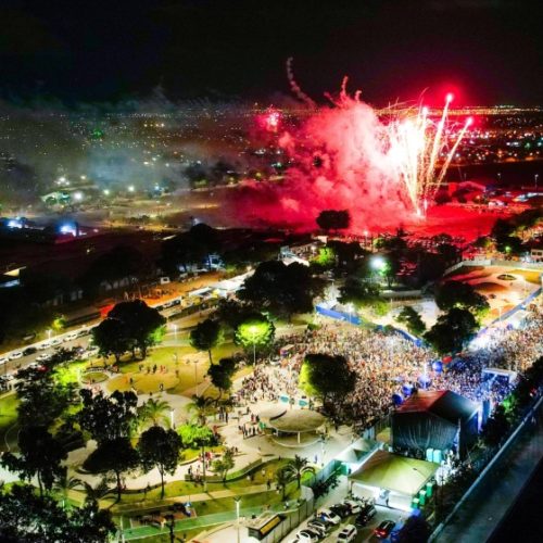 Réveillon de Todos Nós reúne multidão e celebra a virada do ano em Maceió