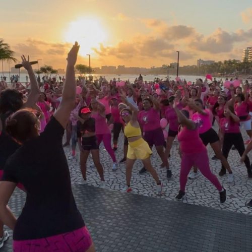 Em alusão ao Outubro Rosa, Selaj em Ação reúne centenas de pessoas no Marco dos Corais